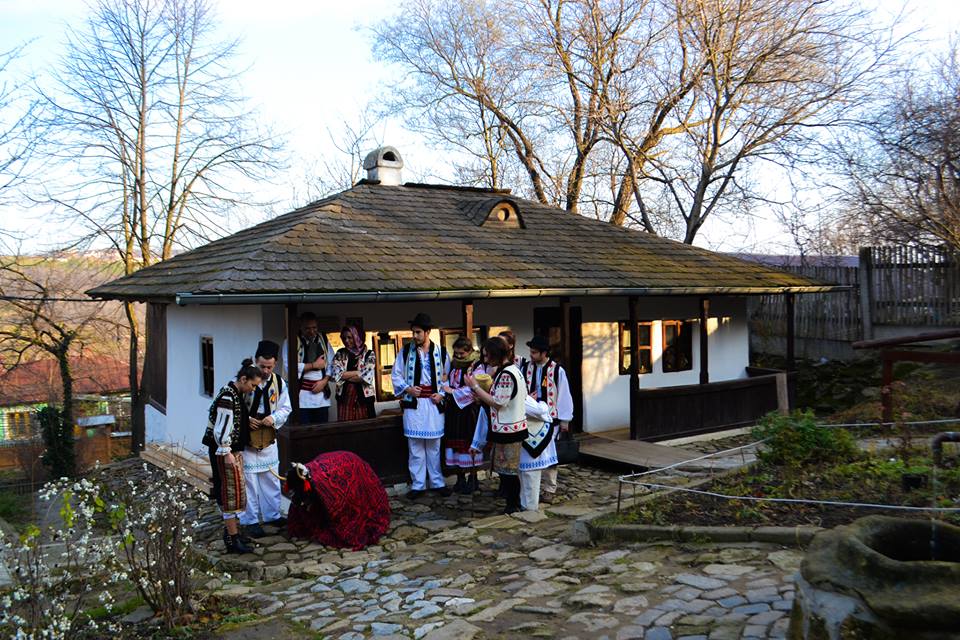 „Colindătorii la Bojdeucă” – Tradiții, colinde și spectacol la Muzeul Național al Literaturii Române Iași