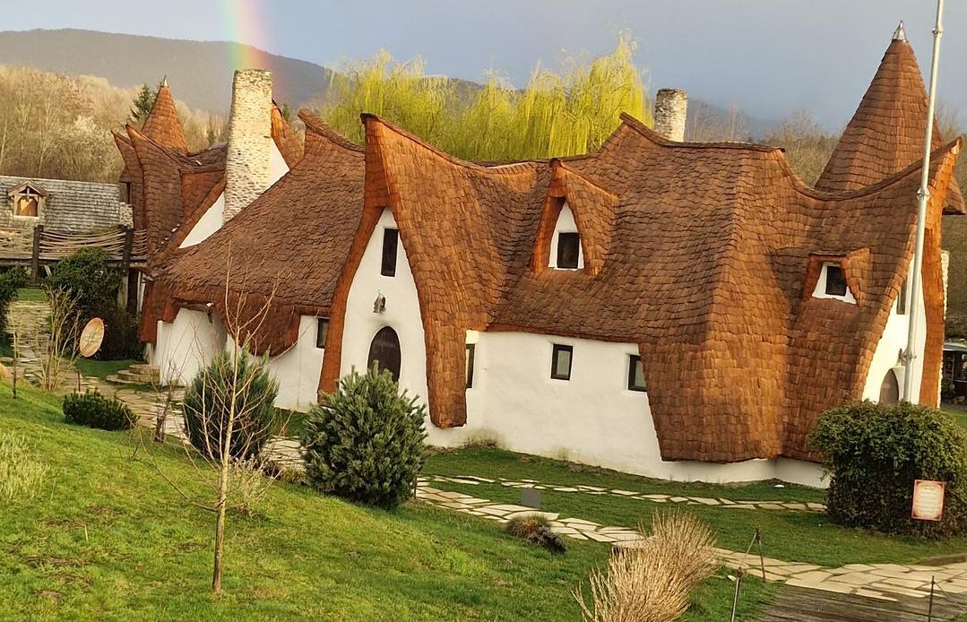 Dispare unul dintre cele mai frumoase castele din România! Va fi înlocuit cu un hotel de lux