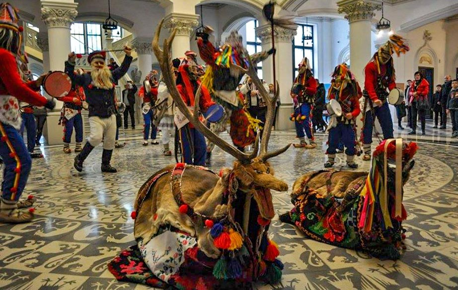Începând din acest weekend, la Iași va putea fi vizitată expoziția „Datini și obiceiuri de iarnă”