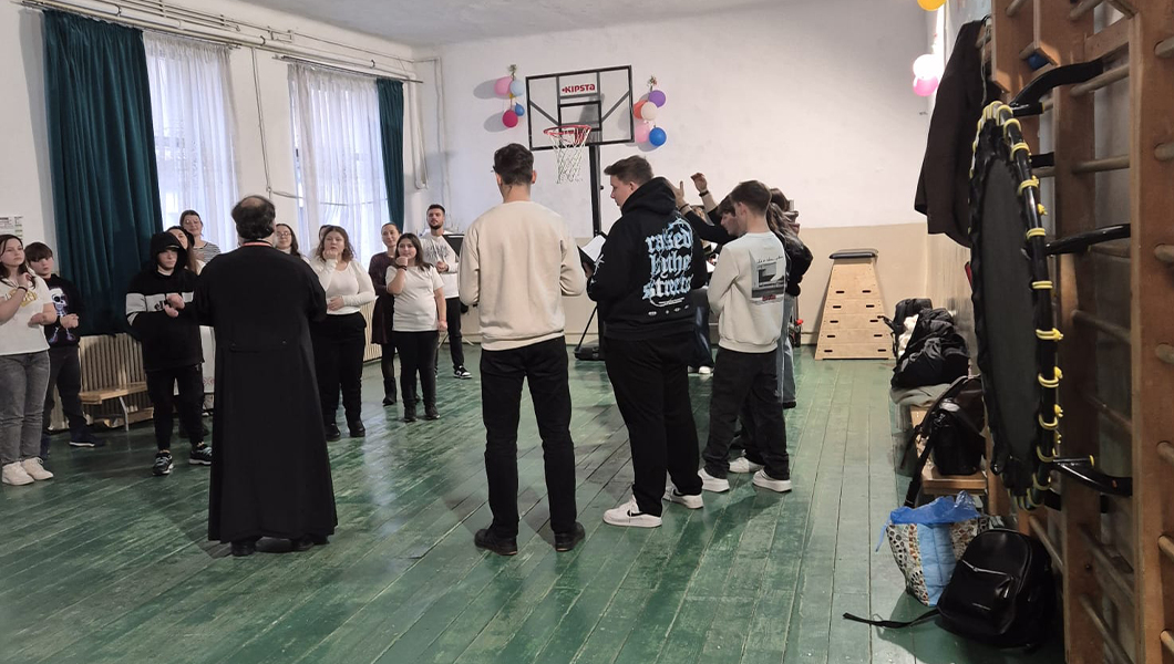 Grupul de elevi cu dizabilități de auz și de vorbire sau dizabilități asociate vor participa la un recital de colinde, la Liceul „Vasile Pavelcu” Iași