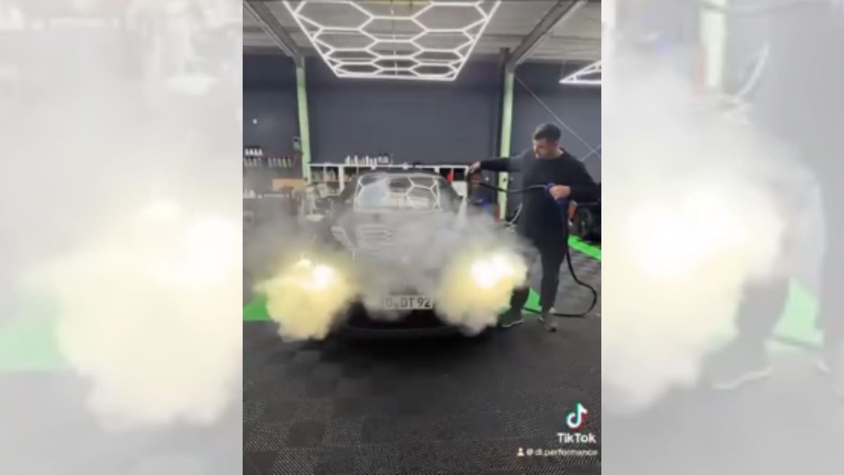Ultimele imagini cu bolidul de 120.000 de euro în care și-au găsit sfârșitul tinerii din Iași în cumplitul accident din Suceava. “BMW-ul mortii”, un adevărat exponat pentru afacerea familiei – foto – video