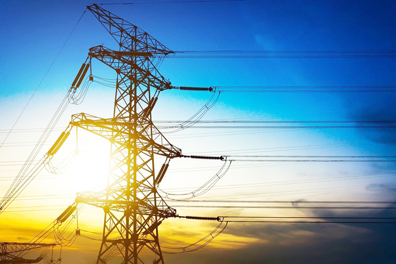Criză energetică în România: Importurile de electricitate ating recorduri, producția regenerabilă stagnează