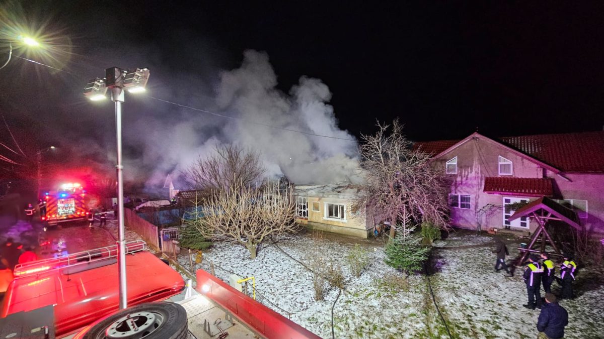 Incendiu la Iași. Flăcările au izbucnit la o casă din comuna Bârnova