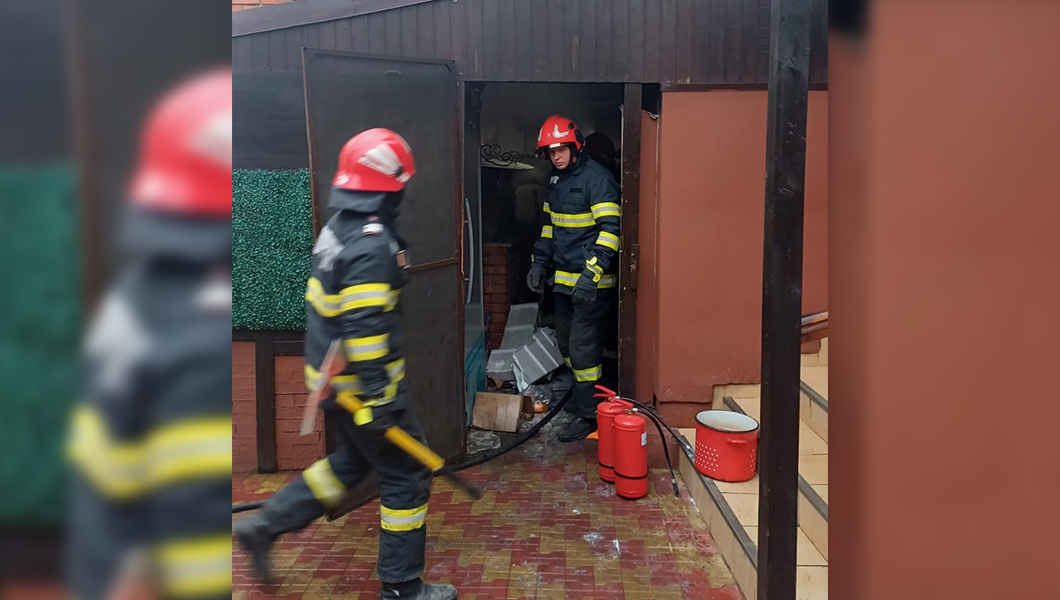 Incendiu în Bucium. Flăcările au izbucnit la un cunoscut restaurant – UPDATE