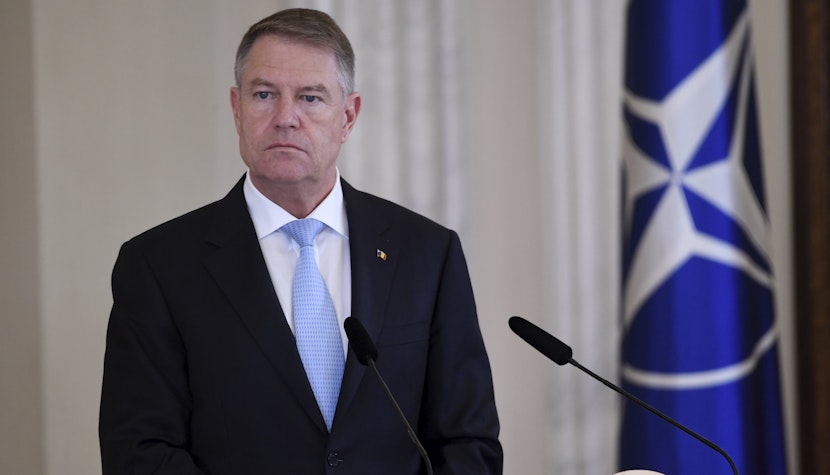 Regele leneș al României. Klaus Iohannis, în viziunea jurnaliștilor de la Le Figaro: Un lider odihnit pentru o țară obosită