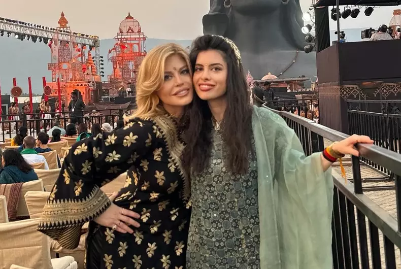 Fiica Loredanei Groza, model pentru o zi! Cum s-a îmbrăcat Elena Boncea pe scenă