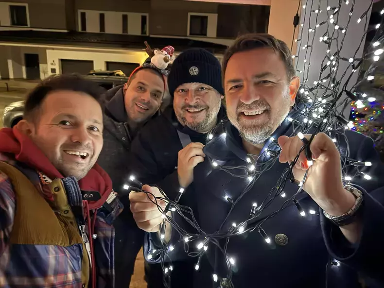 Câți bani a dat Mihai Bobonete pentru dedicații, lăutarilor. S-a întâmplat la petrecerea de 40 de ani a magicianului Robert Tudor