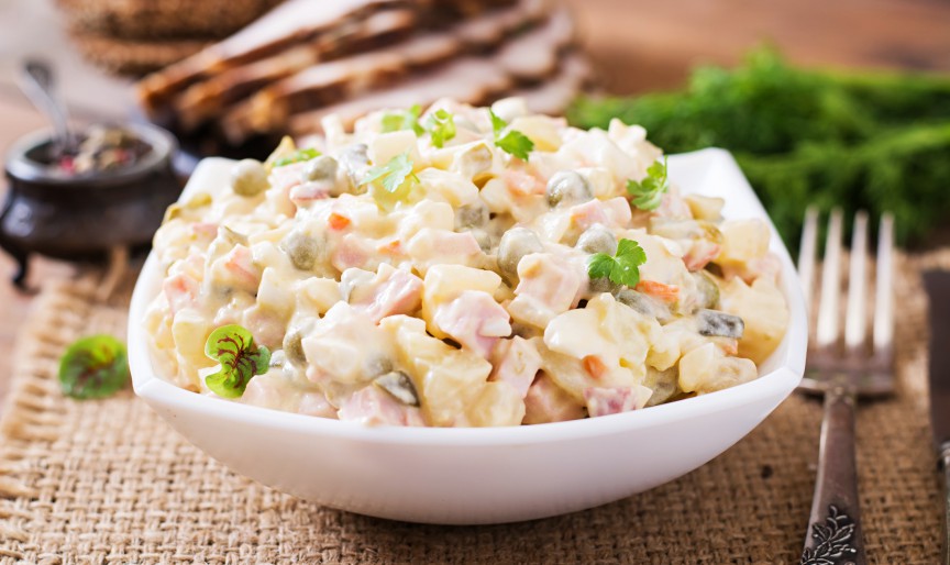 Care este diferența dintre salata a la russe și salata boeuf? Iată cum să faci un preparat numai bun de pus pe masa de sărbători