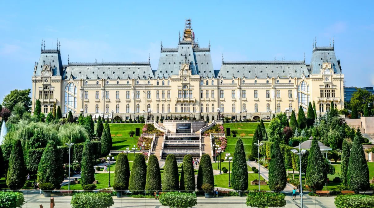 La Palatul Culturii din Iași va avea loc cea de-a doua ediție a concertului caritabil „Colinde la lumina lumânării”! Evenimentul va sprijini copiii din mediile defavorizate