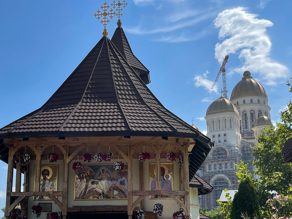 Cum arată Paraclisul Catedralei Mântuirii Neamului? Sfântul lăcaș închinat Maicii Domnului