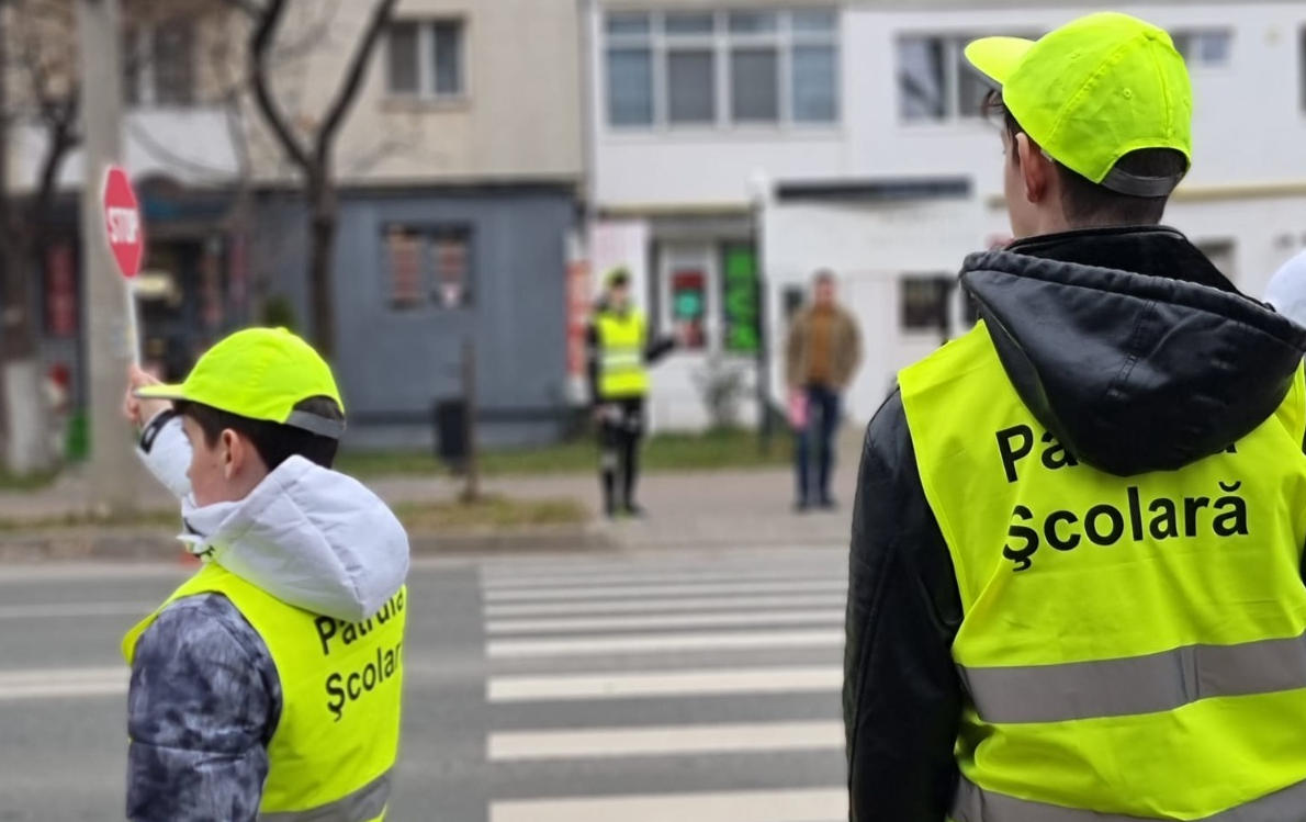 Viitorii apărători ai siguranței rutiere: elevii din Iași, instruiți de polițiștii rutieri