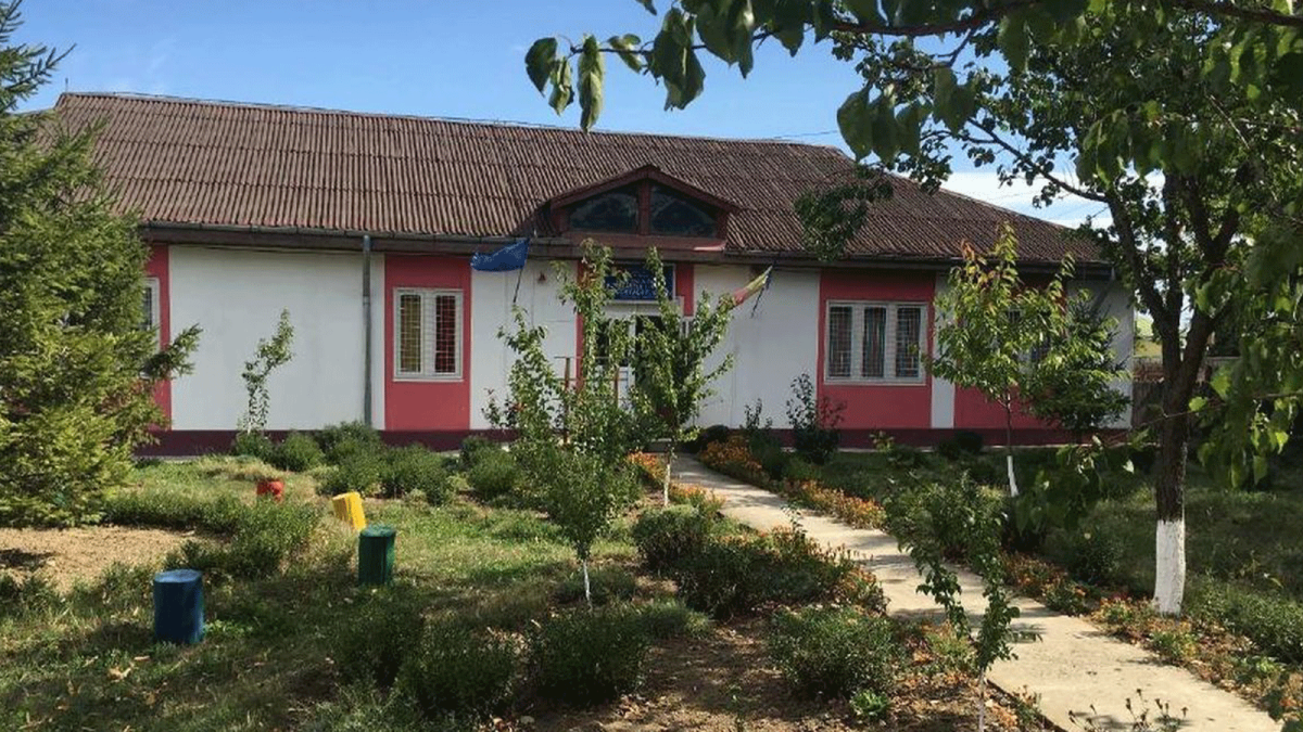 Două firme vor să reabiliteze clădirea Primăriei Sinești, din județul Iași! Contractul are o valoare de 1,2 milioane de lei
