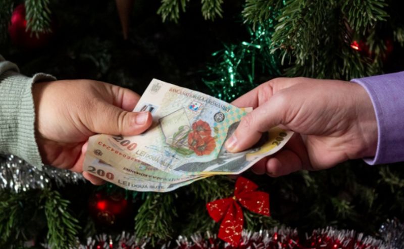 Ce prime de Sărbători 2024 se vor acorda: Sunt angajaţi care primesc 2.619 lei şi 5 zile libere