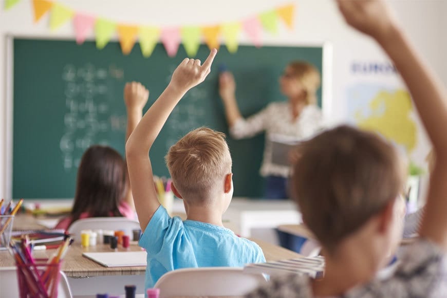 Schimbare majoră pentru profesorii şi educatorii din învăţământul primar şi preşcolar! Ministrul Muncii a făcut anunțul