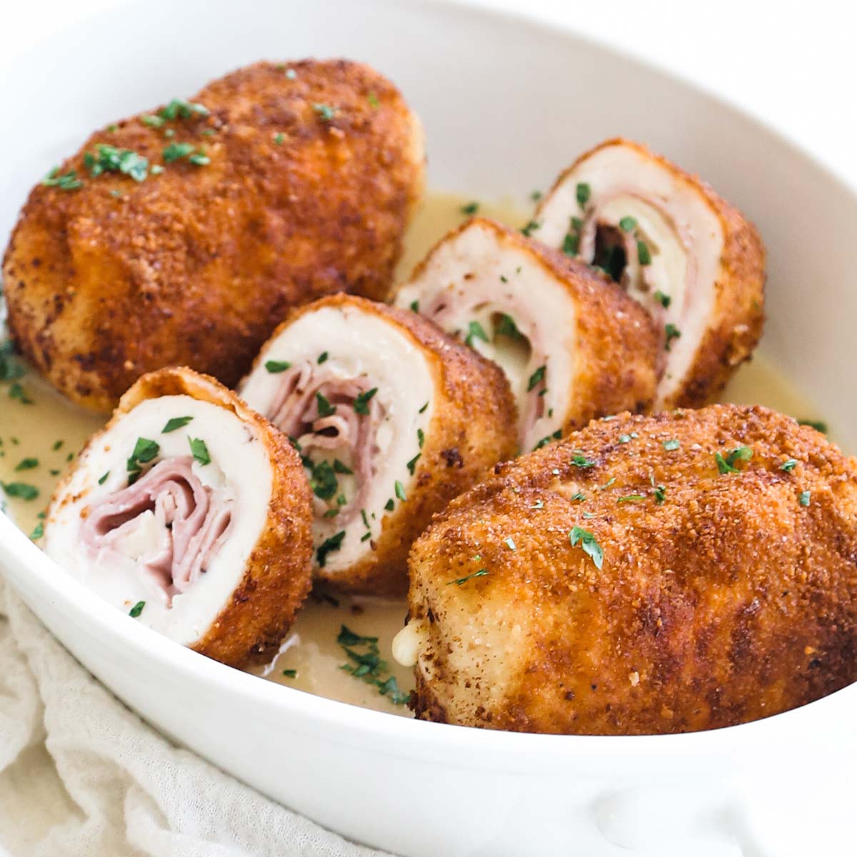 Rețetă de cordon bleu. Cum să pregătești acasă un deliciu clasic și o garnitură delicioasă