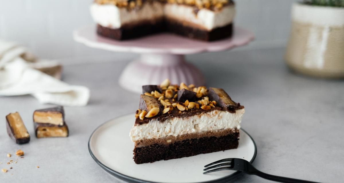 Rețetă prăjitură Snickers. Un desert deosebit de gustos