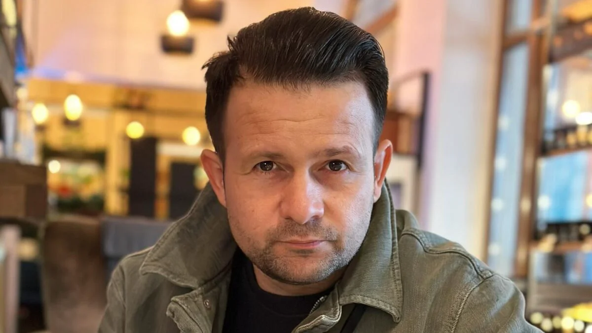 Magicianul Robert Tudor a spus cât a plătit pentru o ciorbă, în restaurantul lui Dani Oțil din București – VIDEO