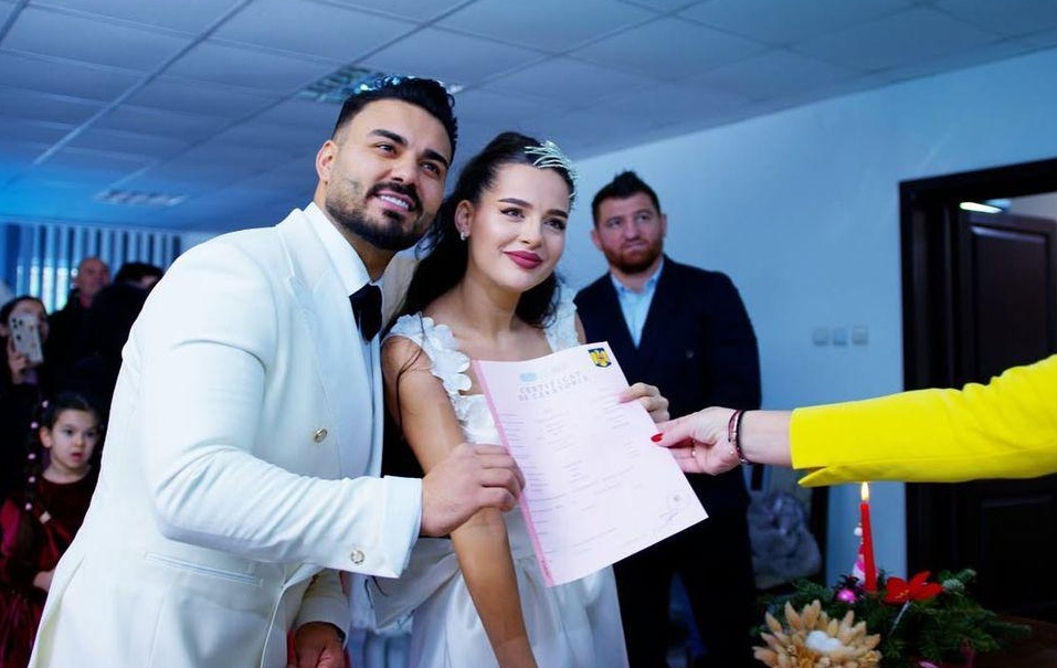 Ce rochie a purtat nașa la nunta lui Jador. Soția lui Cătălin Moroșanu a strălucit