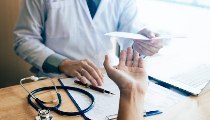 CNAS: Peste 3,2 milioane de români au cerut concediu medical, în 2024
