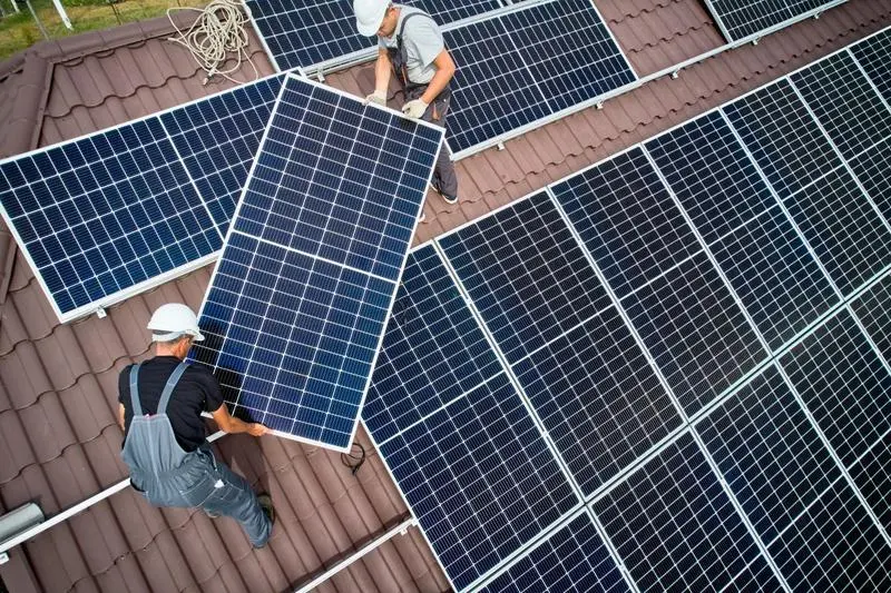 Se schimbă legea pentru românii care au panouri fotovoltaice! Nu vor mai fi obligați să facă asta