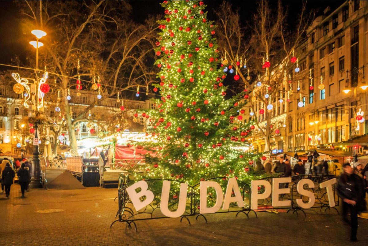 Prețuri mari la Târgul de Crăciun din Budapesta. Cât costă două sarmale și un langoș