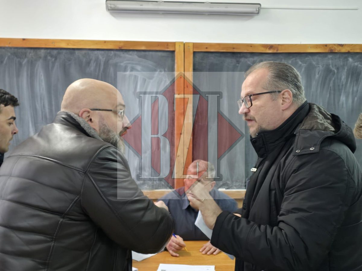 Scandal la o secție de vot din Iași. Marius Ostaficiuc și membrii AUR au ajuns la fața locului – LIVE VIDEO