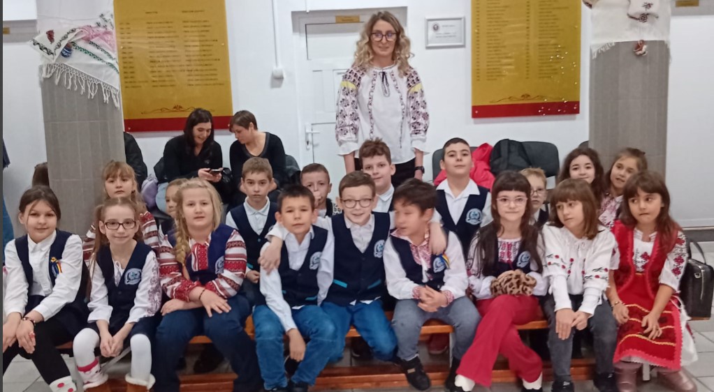 Moment emoționant și sensibil, la Iași! Profesori, părinți și elevi inimoși au promovat și respectat tradițiile, datinile și meșteșugurile strămoșești. Gazda a fost Școala Gimnazială „Alexandru cel Bun” din Iași