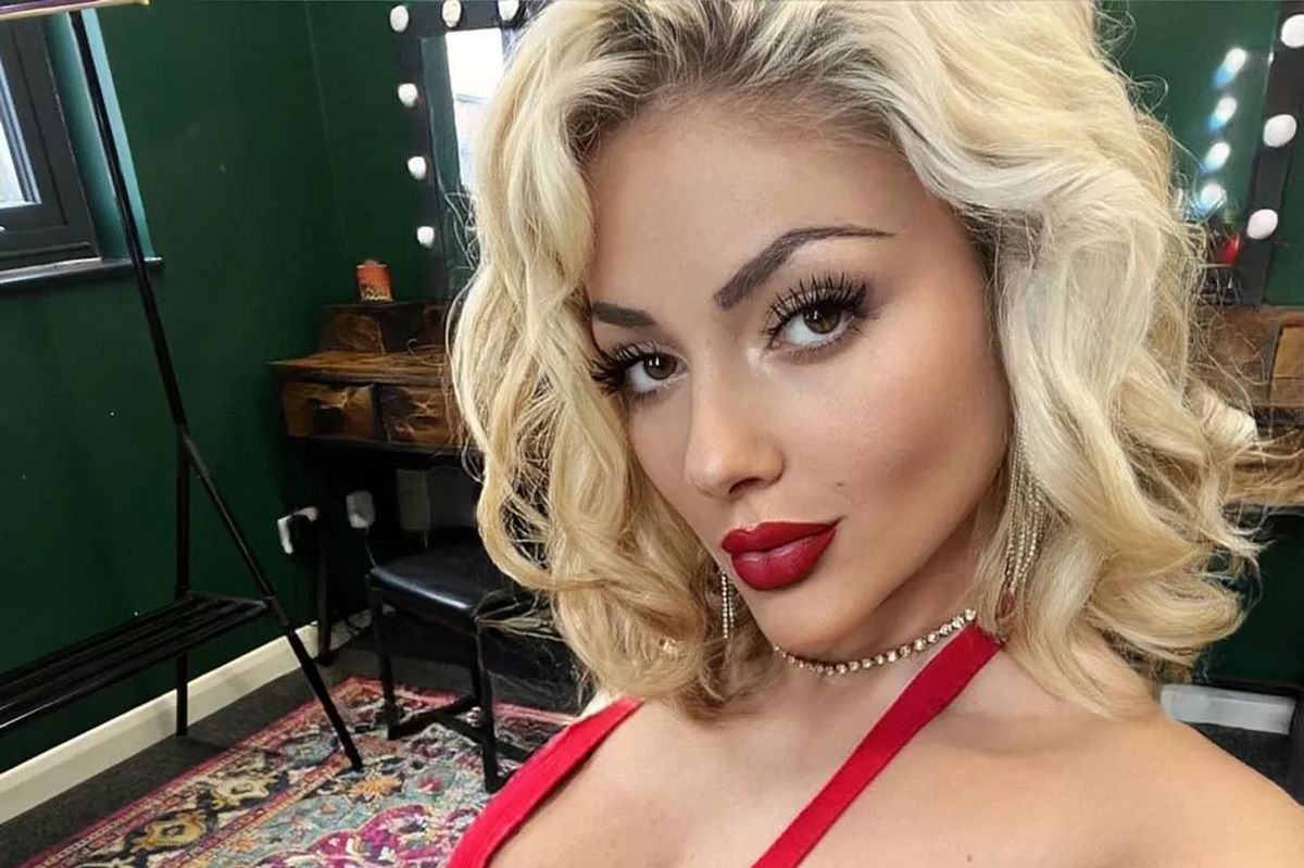 Seamănă cu Marilyn Monroe și se consideră un etalon al frumuseții! ”E un blestem!”
