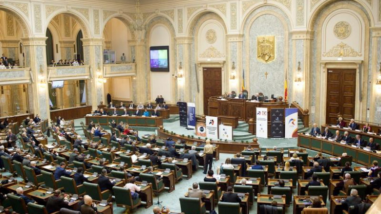 E criză economică! Senatul României, achiziții pe SEAP de plante și copaci de sute de mii de lei! Guvernul României, căști AirPod Apple de 1300 de lei bucata