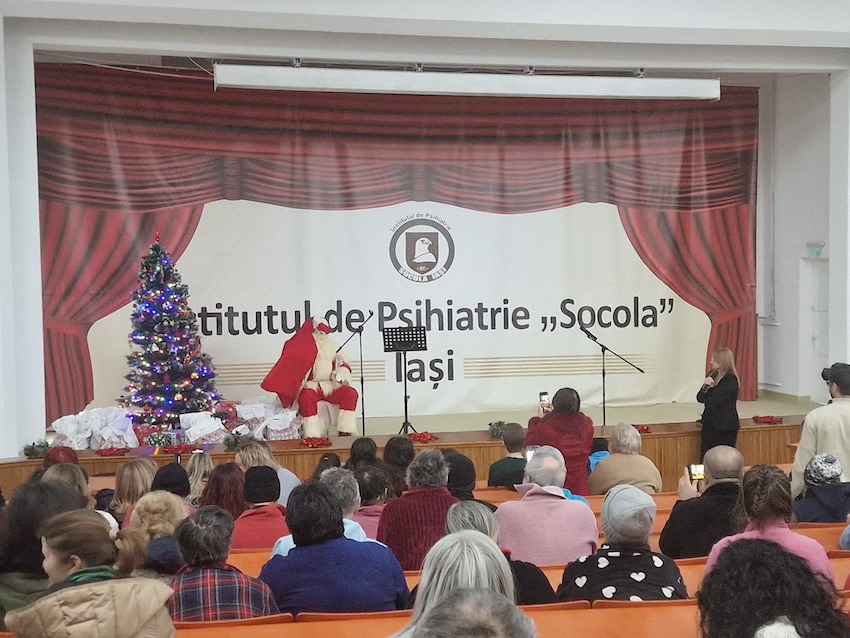 Moș Crăciun a împărțit daruri pacienților de la Institutul de Psihiatrie „Socola” Iași