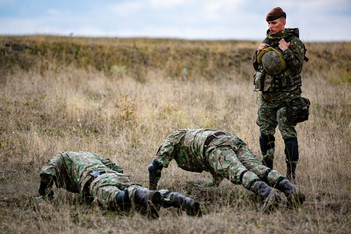 Stagiul militar pentru studenți: Măsură controversată pentru întărirea apărării naționale