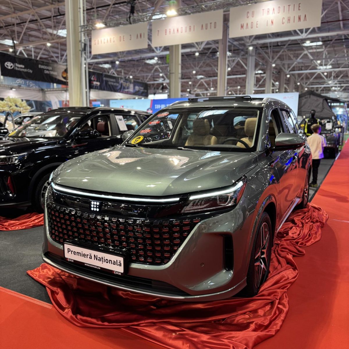 DFSK E5 PHEV, un SUV plug-in Hybrid cu 7 locuri, oferă o combinație ideală între putere și eficiență