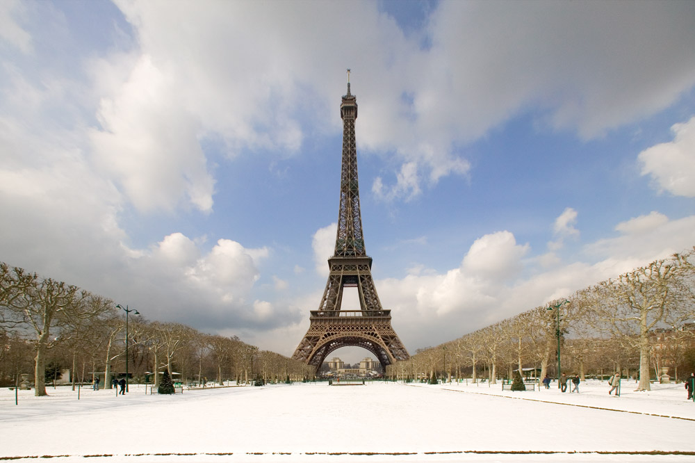 Turnul Eiffel, evacuat în Ajunul Crăciunului! Vizitatorii sunt în siguranță, dar monumentul rămâne închis