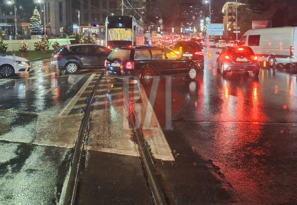 Dezastru în traficul din Iași. Mai multe tramvaie au deraiat și au blocat circulația