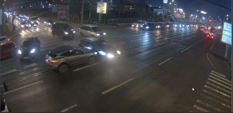 Accidentul din Tudor Vladimirescu a fost surprins de camerele de supraveghere. Iată cum a ajuns unul dintre autoturisme în râul Bahlui