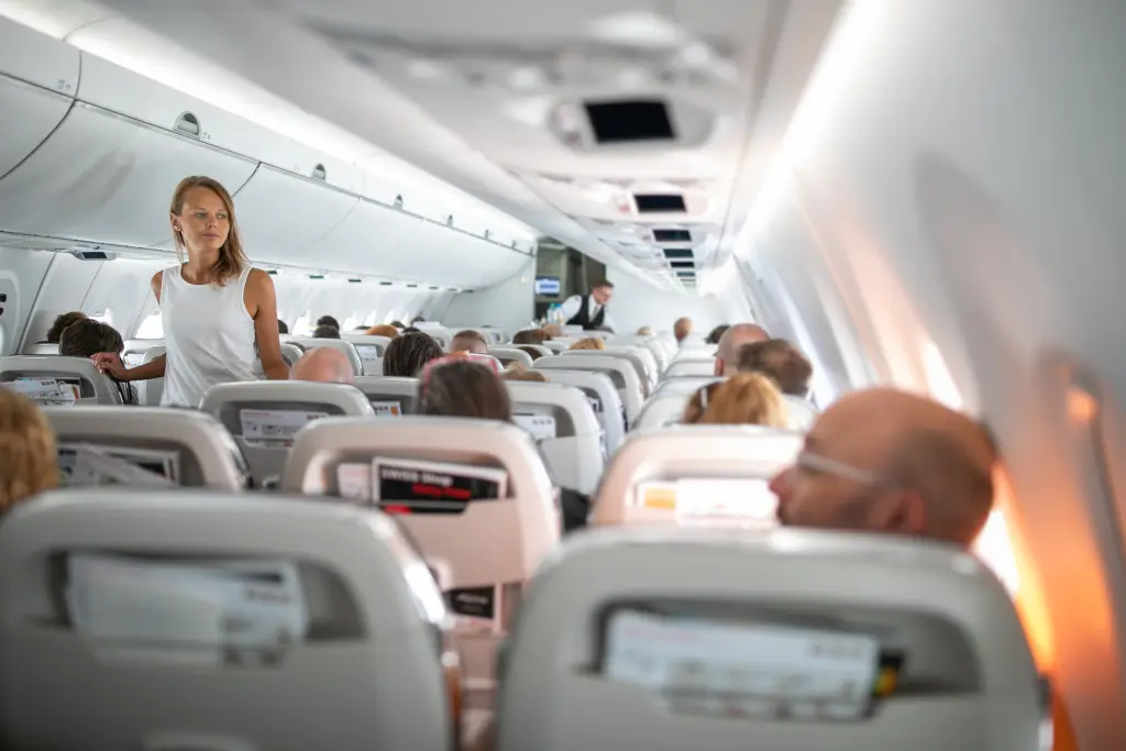 Tendința de călătorie cu avionul care agită rețelele sociale. Tot mai mulți pasageri sunt revoltați 