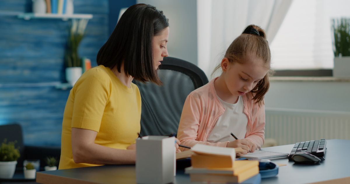 Care este venitul pe membru de familie pentru bursa socială? Iată documentele de care ai nevoie