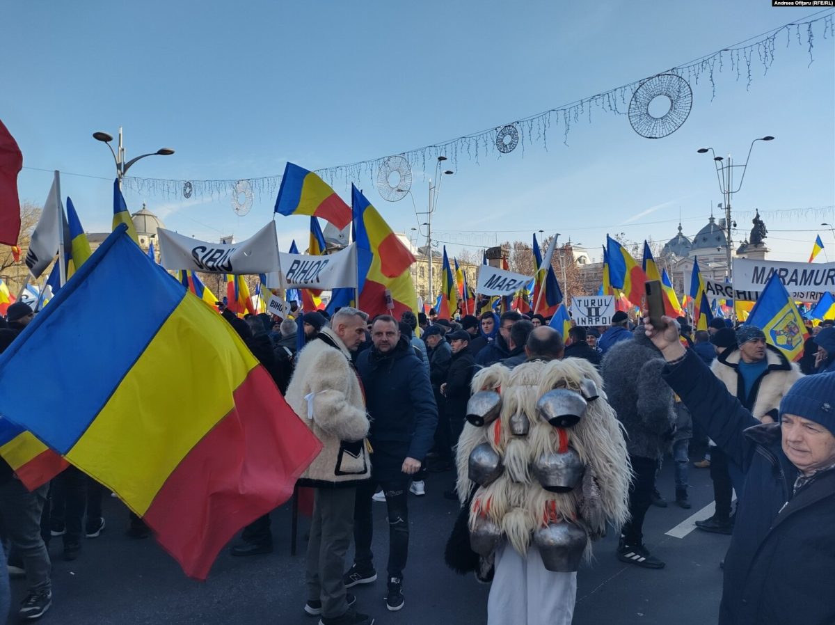 Protest în București! Mii de participanți la mitingul AUR pentru reluarea turului doi