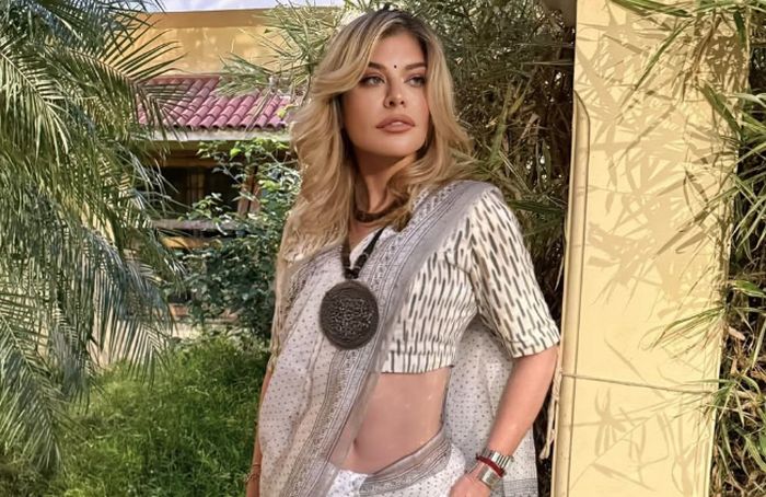 Loredana Groza a exagerat, din nou, cu editarea fotografiilor! Te uiți la ea și nu o recunoști! – FOTO