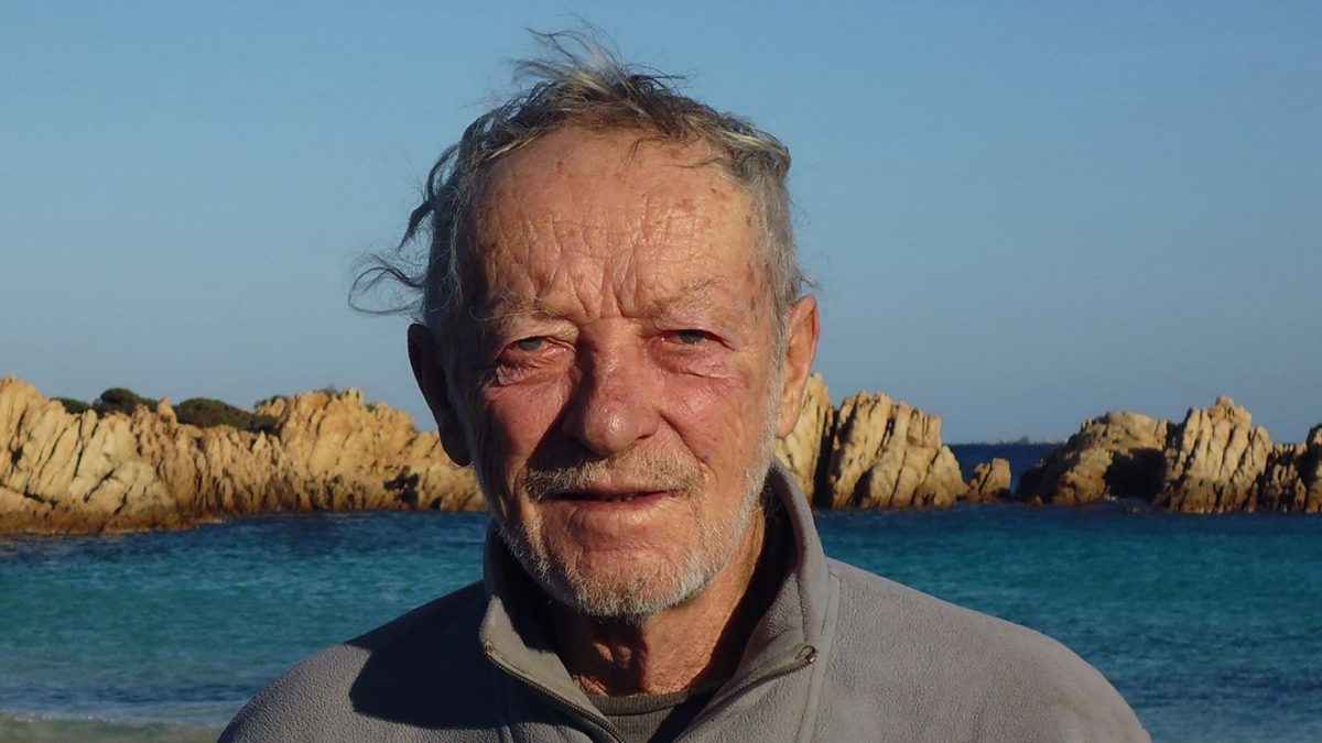„Robinson Crusoe” al Italiei a murit! După 32 de ani de izolare pe insulă a pierdut lupta