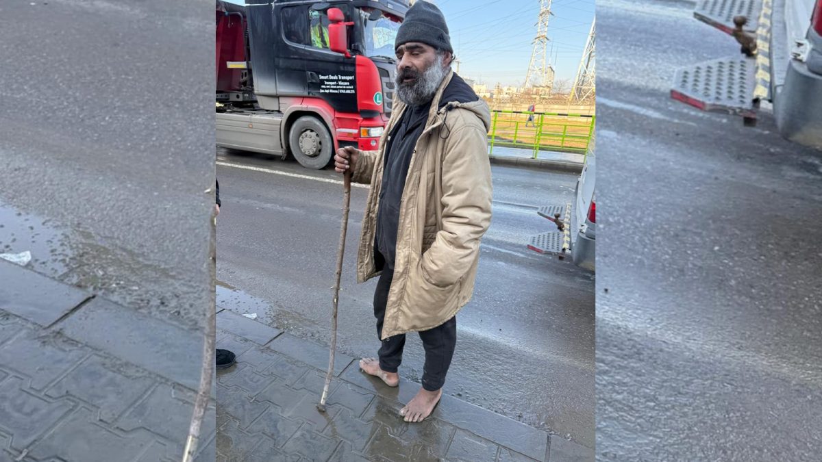 Nelu este cerșetorul desculț din Iași, cu o bogată colecție de papuci! Zilnic, umblă printre mașini. „În ultima lună a primit zeci de perechi de încălțări”