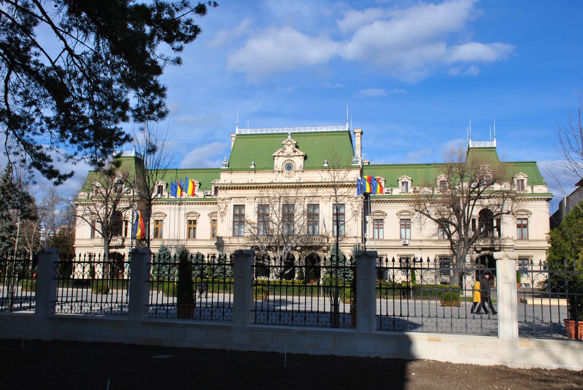 Consilierii locali se reunesc la Palatul Roznovanu. Iată ce PUZ-uri vor fi supuse la vot