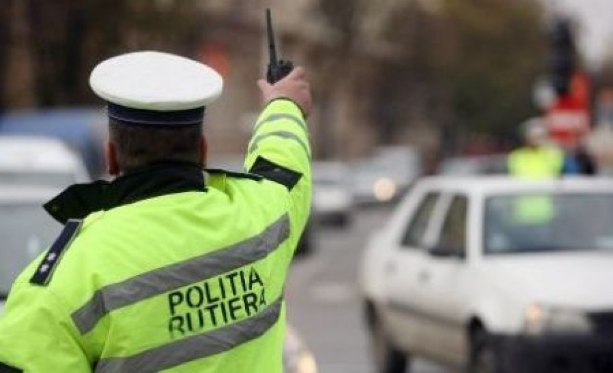 Bătrân de 85 de ani, depistat la volan cu permisul suspendat, în Iași