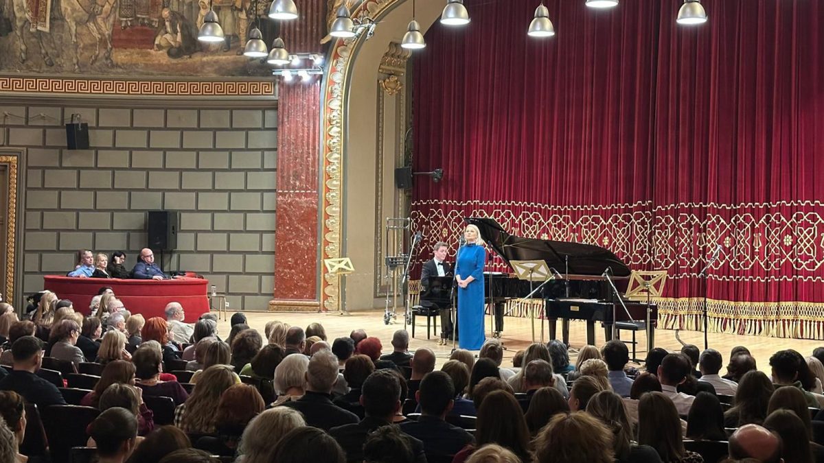 Ruxandra Donose, una dintre cele mai apreciate mezzosoprane, cântă în șase limbi la Ateneul Român, pe 17 februarie 2025