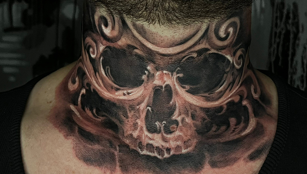 Curaj la vedere: Tatuaje pe gât care îți pun personalitatea în lumină