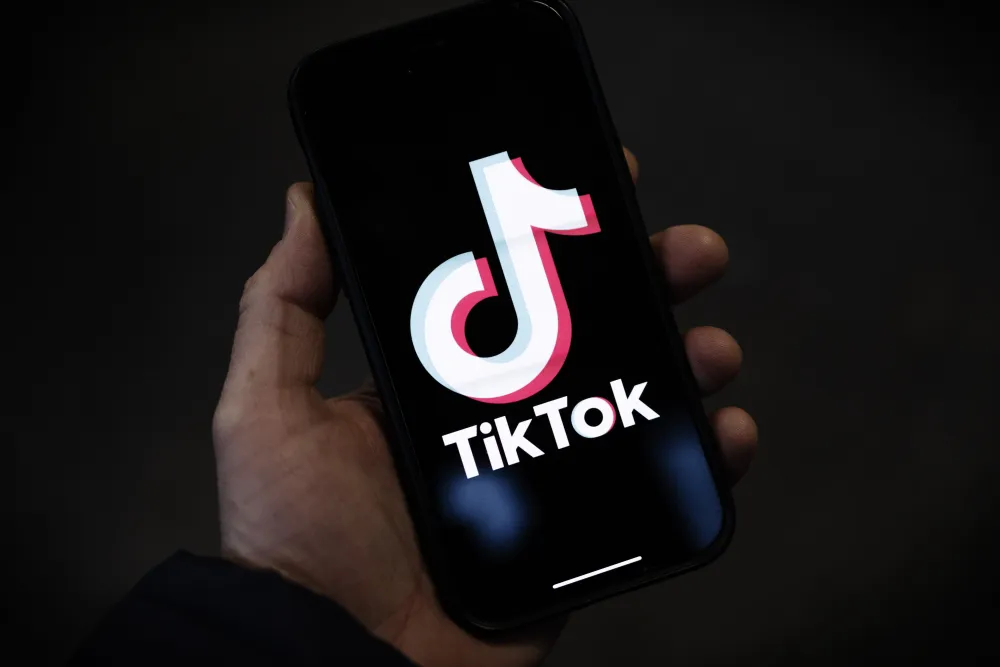 Cu doar 10 zile înainte de intrarea în vigoare a interdicţiei TikTok în Statele Unite, o organizație anunță intenția de a cumpăra platforma