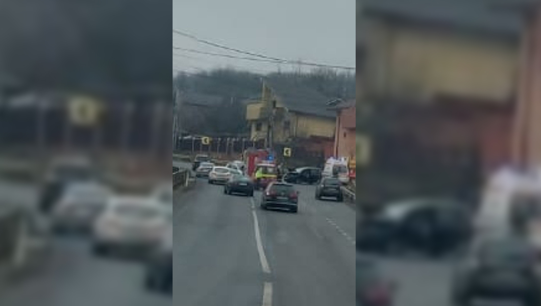 Accident rutier la Iași! Două persoane au fost rănite, după ce două mașini s-au izbit