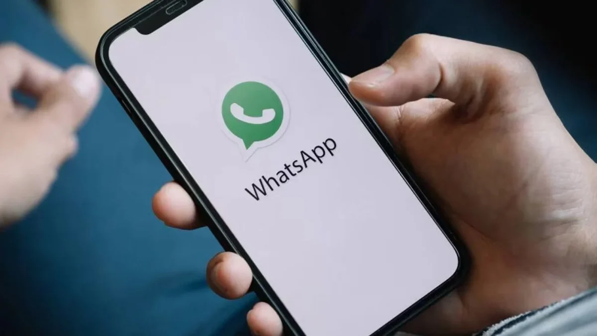 O nouă metodă de înşelătorie în România. Cum rămân oamenii fără conturile de WhatsApp