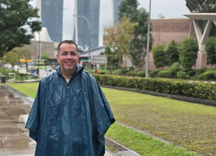 Cât a plătit Răzvan Popescu pe o cafea și pe o bere în Singapore. Vedeta de la Radio ZU a fost uimită: „Ți-o cam ia cardul la fugă!”