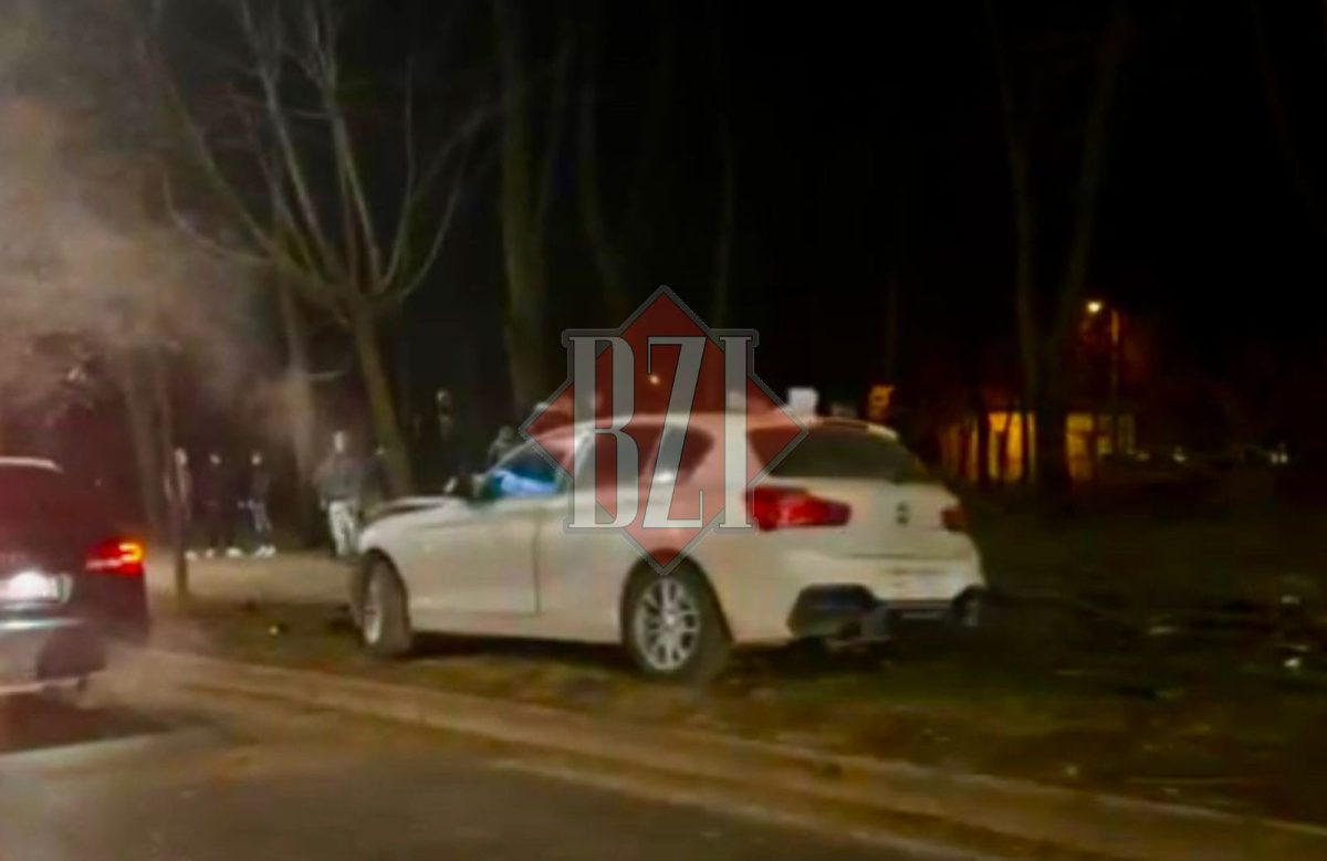 Accident în municipiul Iași! Un șofer a pierdut controlul volanului și a ieșit în afara părții carosabile – EXCLUSIV